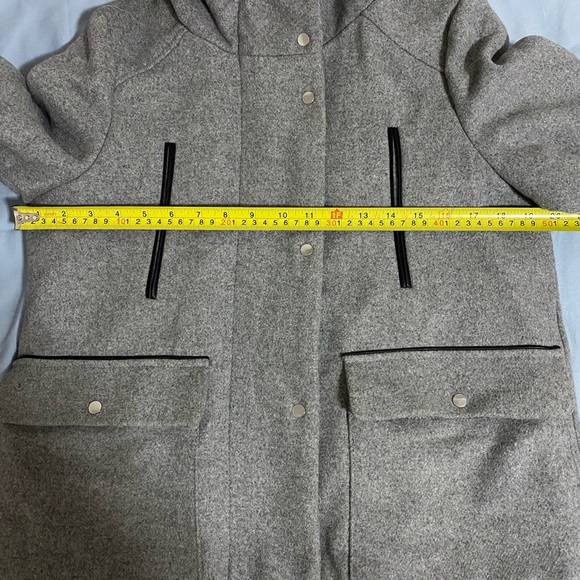 Zara Trf outerwear. Colour Grey. Size Small - Picture 3 of 6